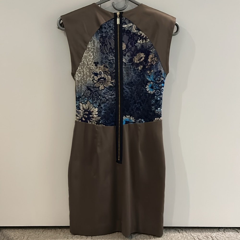Black Halo V-Neck Smoky Silver Mini Dress Blue/White Embroidery In Back Size XS